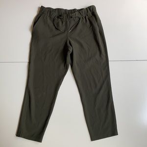 Lululemon | On the Fly Green Woven Pants size 12